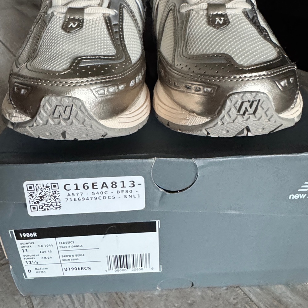 New Balance 1906R Arid
Stone Size 12.5 Women or 11 Men - Picture 7 of 9